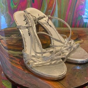 Size 8 Vintage silver Y2k sandals by MIA